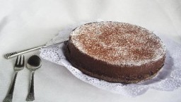 Recepta de cuina de Pastis de garrofa amb mousse de poma