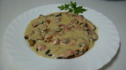 Recepta de cuina de Musclos amb crema de gambes