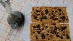 Recepta de cuina de Coca de pasta de full, amb cabell d'àngel i grana de capellà