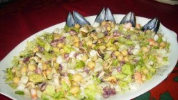 Recepta de cuina de Amanida de cigrons amb fruits del mar