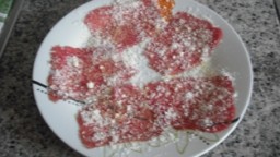 Recepta de cuina de Carpaccio de bou amb Manxego en pols