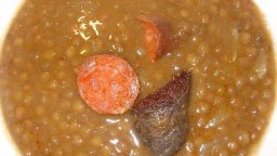 Recepta de cuina de Llenties estofades amb cansalada i xoriço