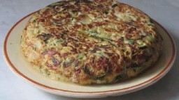 Recepta de cuina de Truita de patata, ceba i carbassó