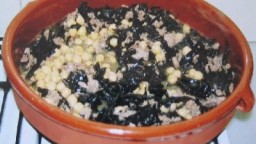 Recepta de cuina de Cigrons estofats amb botifarra esperracada i trompetes