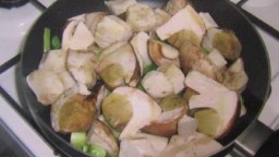 Recepta de cuina de Ceps saltats amb alls tendres