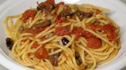 Recepta de cuina de Espaguetis a la puttanesca