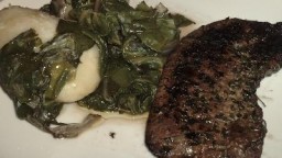 Recepta de cuina de Bledes amb patates i fetge a la planxa