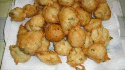 Recepta de cuina de Bunyols de bacallà amb pasta choux