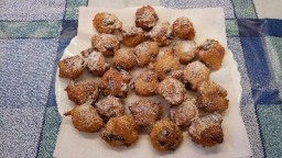 Recepta de cuina de Bunyols de pa i panses