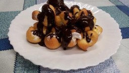 Recepta de cuina de Profiterols amb xocolata calenta