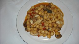Recepta de cuina de Cigrons amb bolets i calamars