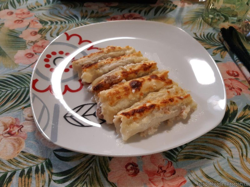 Canelons amb botifarra de perol