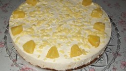 Recepta de cuina de Pastis de pinya y formatge fresc en una base de chocolata