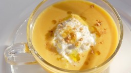 Recepta de cuina de Cappuccino de carbassa amb crema de gorgonzola