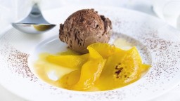 Recepta de cuina de Gelat de xocolata amb xili i mango flamejat