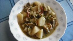 Recepta de cuina de Patates amb salsa verda i bacó