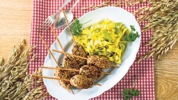 Recepta de cuina de Broquetes de Carn mòlta amb Pasta cremosa