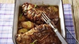 Recepta de cuina de Cuixa de Gall Dindi amb Patates al Romaní