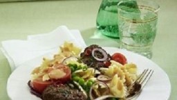 Recepta de cuina de Hamburgueses de Farigola i Xile amb Amanida de Pasta