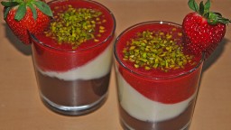 Recepta de cuina de Postres de Maduixa amb xocolata i vainilla