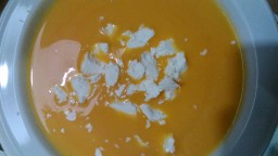 Crema de carbassa amb formatge de cabra