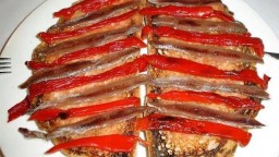 Recepta de cuina de Torrades amb pebrot escalivat i anxoves