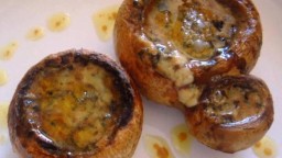Recepta de cuina de Xampinyons farcits de formatge asturià de Cabrales