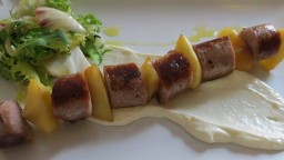 Recepta de cuina de Broqueta de botifarra i poma amb allioli