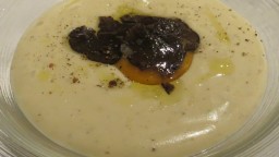 Recepta de cuina de Crema de patata tofonada i rovell d'ou