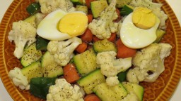 Recepta de cuina de Verdures variades al microones am un ou dur