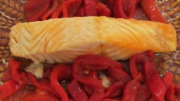 Recepta de cuina de Llom de salmó amb pebrot vermell escalivat