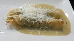 Recepta de cuina de Canelons cruixents de confit d'ànec  amb beixamel de foie i parmesà