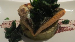 Recepta de cuina de Salmó amb trinxat i espinacs frescos