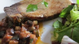 Recepta de cuina de Tonyina a la planxa amb samfaina