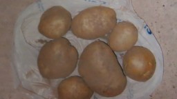 Recepta de cuina de Patates amb rossinyols, xoriço, botifarra i olivada