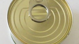 Recepta de cuina de Amanida de canonges, ruca, tomàquet ratllat i una llauna petita de tonyina