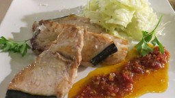 Recepta de cuina de Peix espasa (emperador) amb fonoll i pesto de tomàquet sec