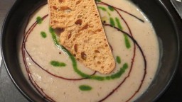 Recepta de cuina de Crema de farigola amb botifarra negra