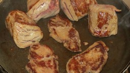 Recepta de cuina de Filet de vedella a la planxa amb rovellons gratinats al forn