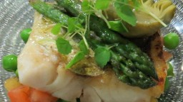 Recepta de cuina de Lluç al forn amb verdures saltejades