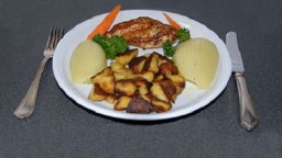 Recepta de cuina de Pits de pollastre cuits a baixa temperatura  amb patates rostides, fonoll,  pastanagues i julivert com un toc de color