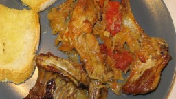 Recepta de cuina de Conill al forn amb sofregit de ceba, tomàquet i all