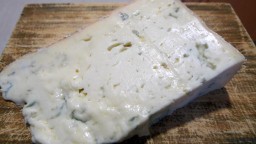 Recepta de cuina de Raviolis de gorgonzola amb avellanes