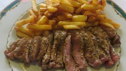 Recepta de cuina de Tallada de poltre amb mostassa a l'antiga i patates fregides