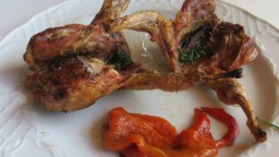 Recepta de cuina de Guatlles a la brasa amb pebrot vermell escalivat