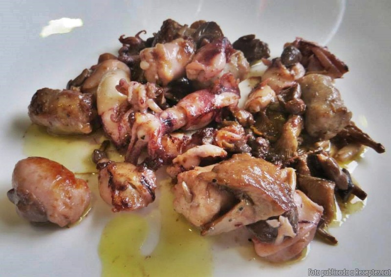 Saltat de xipirons, cama-secs i rossinyols amb salsitxes