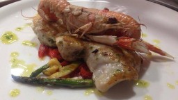 Recepta de cuina de Peix espasa fresc amb verduretes i escamarlà