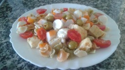 Recepta de cuina de Amanida de pasta amb gambetes o surimi