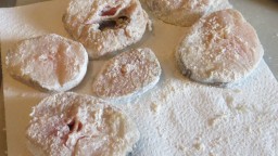 Recepta de cuina de Lluç fresc enfarinat i fregit