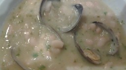 Recepta de cuina de Sopa de fesols amb cloïsses